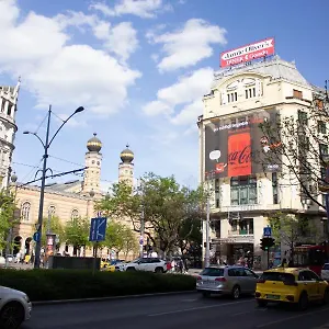 https://luxury-downtown-3-bedroom-apartment-by-synagoge-with.inbudapesthotels.com